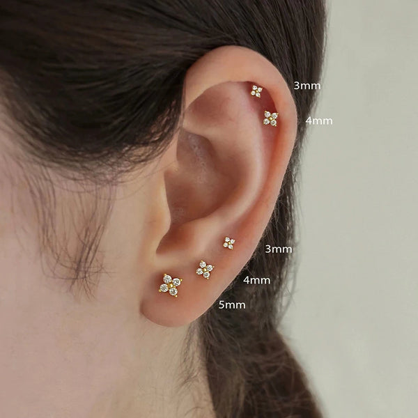 Goldene Blumen Ohrstecker mit Zirkonia – Elegant & Trendy