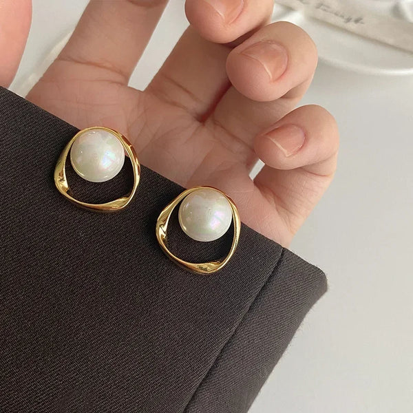 Goldene Perlen Ohrstecker – Vintage Design