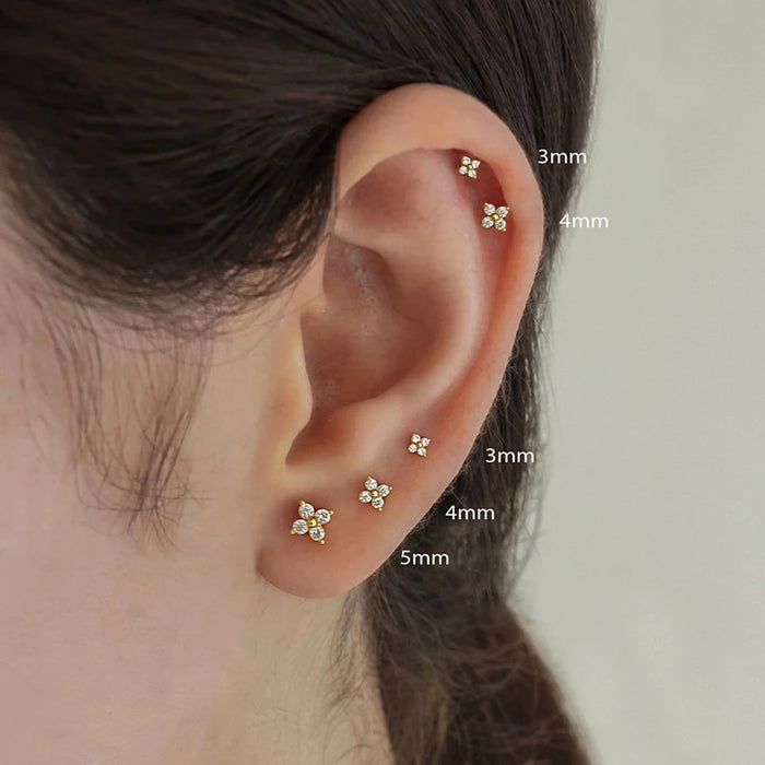 Goldene Blumen Ohrstecker mit Zirkonia – Elegant & Trendy