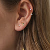 Goldene Blumen Ohrstecker mit Zirkonia – Elegant & Trendy