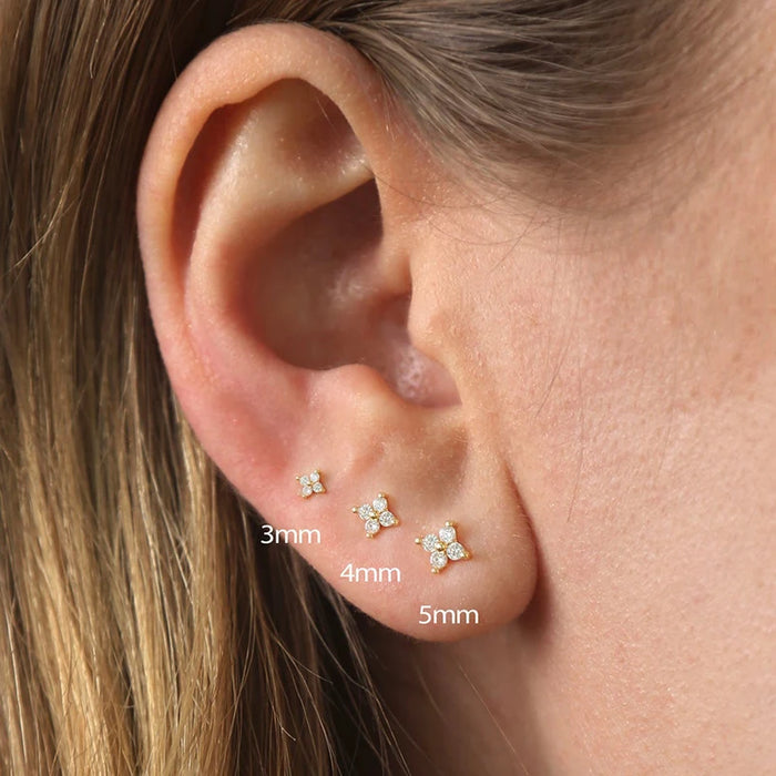 Goldene Blumen Ohrstecker mit Zirkonia – Elegant & Trendy
