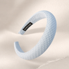 Pur Wide Hair Hoop in Blau – Seitenansicht getragen im Haar | Vefash