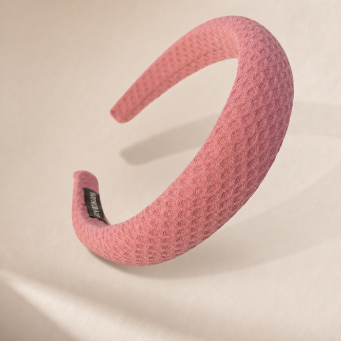 Pur Wide Hair Hoop in Rosenrot – Detailansicht Nahaufnahme | Vefash