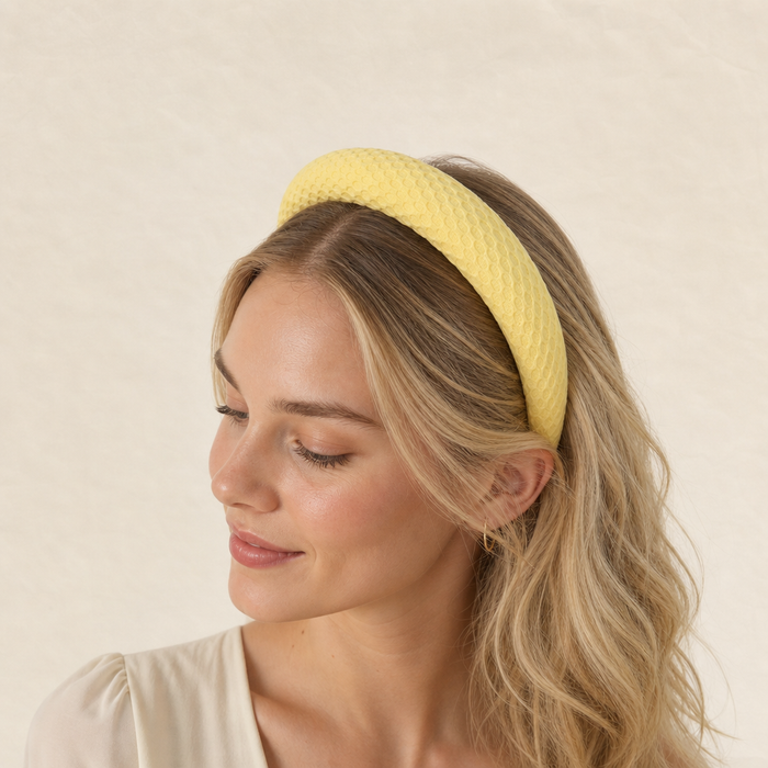 Pur Wide Hair Hoop – Lifestyle Haarstyling Aufnahme | Vefash