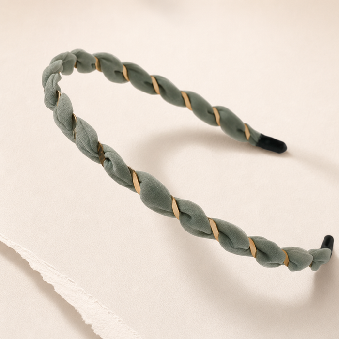 Organza Silk Headband in Mintgrün – Lifestyle Eleganz-Aufnahme | Vefash