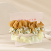 Floral Satin Scrunchie Set in Gelb – Detailansicht Nahaufnahme | Vefash