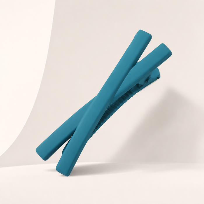 Minuit Acetate Duckbill Clip in Petrol – Detailansicht Nahaufnahme | Vefash