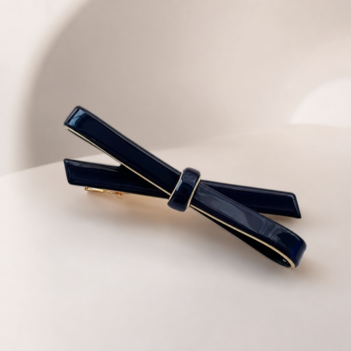 Minuit Acetate Duckbill Clip in Navy – Close-up Muster und Oberfläche | Vefash
