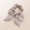 Satin Bow Scrunchie XL von vefash – Haarschleifen, Seitenansicht 4
