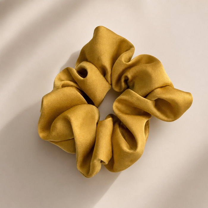 Cow Print Scrunchie von vefash – Scrunchies, Detailaufnahme 2