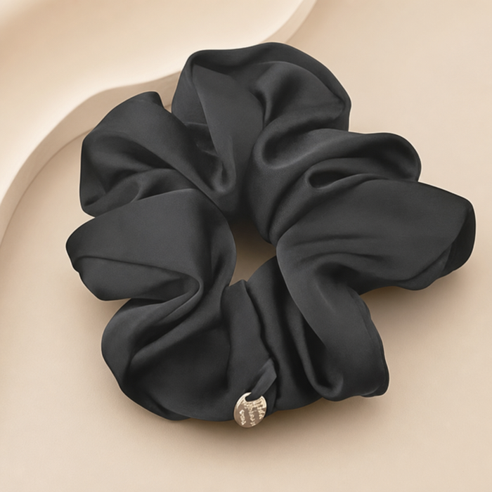 Satin Scrunchie Black von vefash – Scrunchies, Materialdetail 7