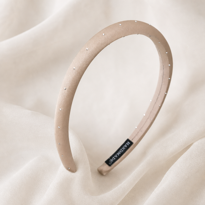 Mignon Statement Headband in Kaffee – Detailansicht Nahaufnahme | Vefash
