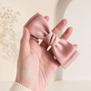 Pastel Bow Spring Clip in Altrosa – Flat Lay Produktfoto | Vefash