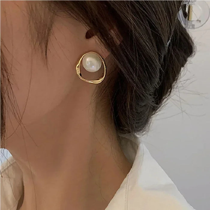 Goldene Perlen Ohrstecker – Vintage Design